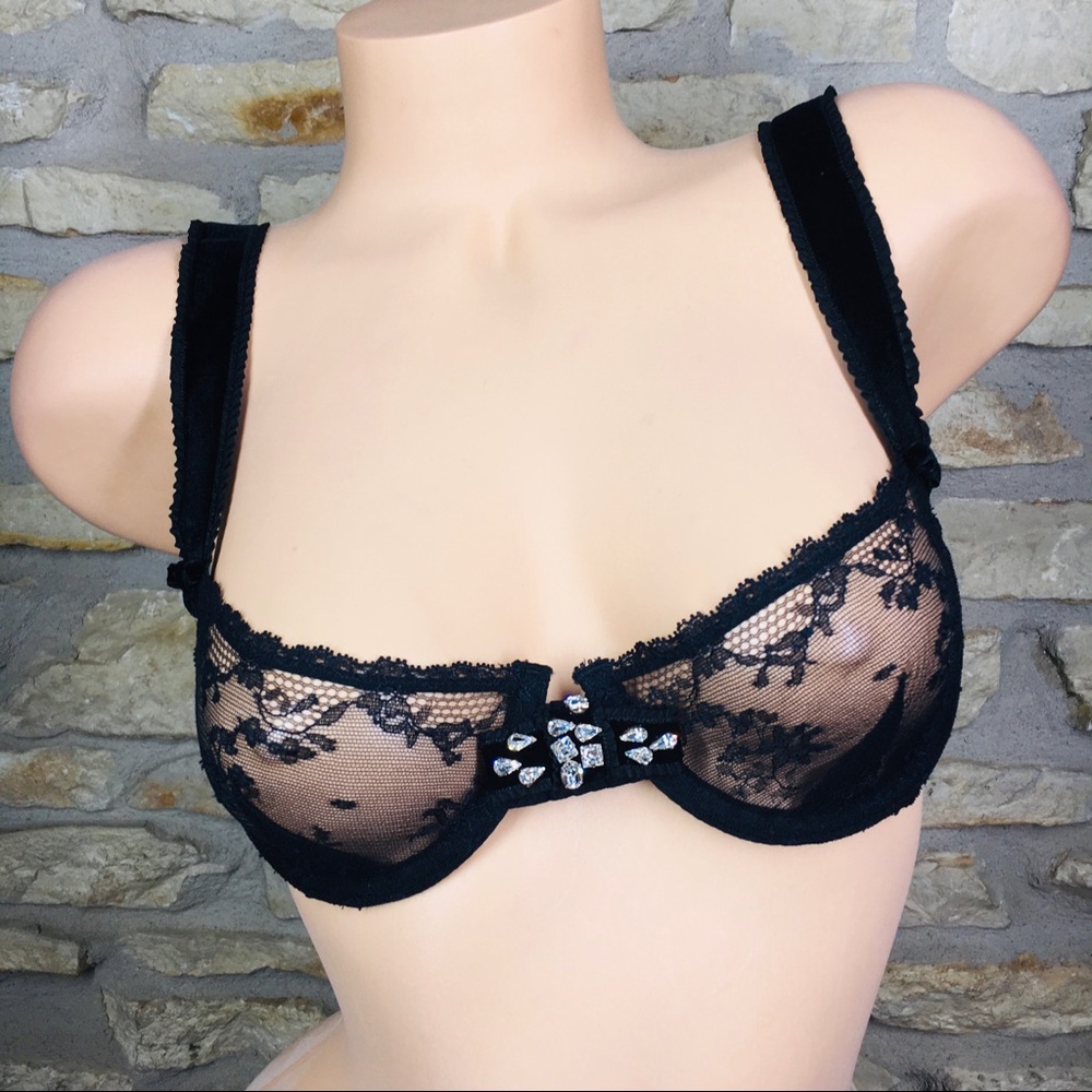 32 Victoria's Secret Designer Collection Bra Black